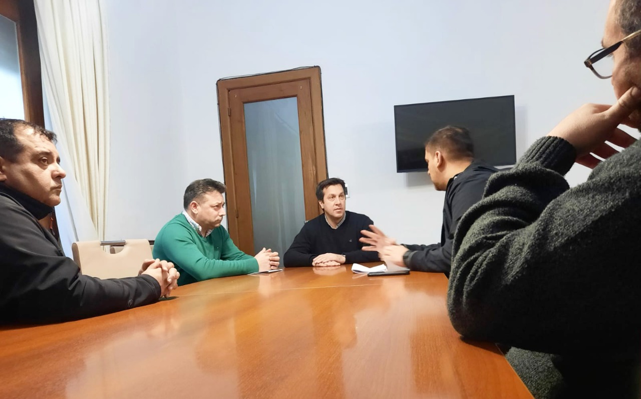 Transportistas acordaron una mesa de diálogo con el municipio y levantaron el corte en las rutas