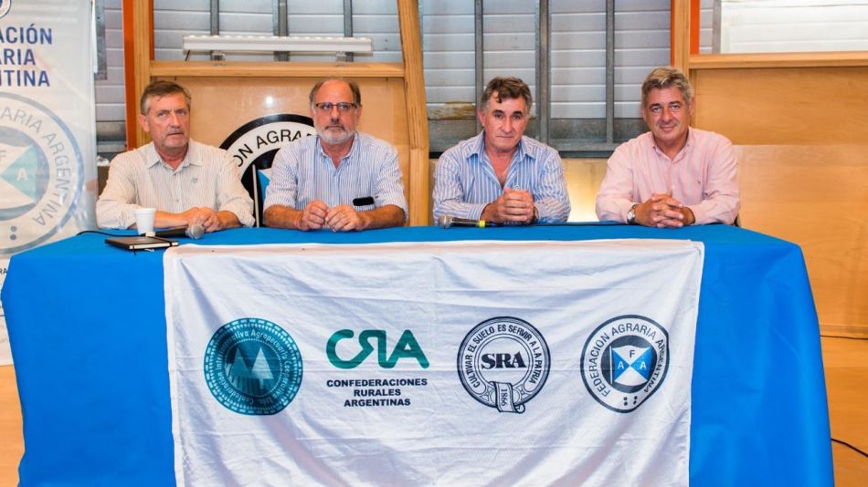 El Gobierno convocó a la Mesa de Enlace a una reunión, pero está en duda por la medida del Banco Central