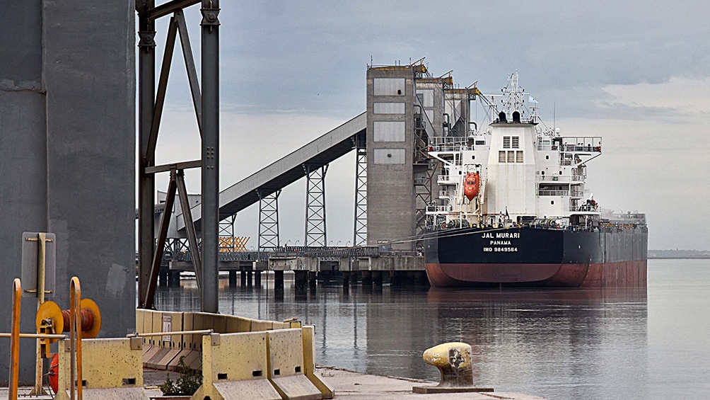 El puerto de Bahía Blanca embarcó un 14% más de toneladas que el año pasado