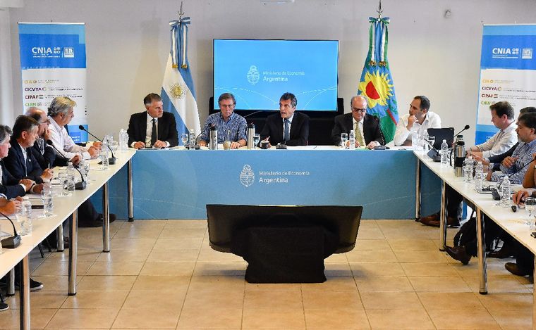 Sequía: Massa prometió a la Mesa de Enlace un paquete de medidas para febrero