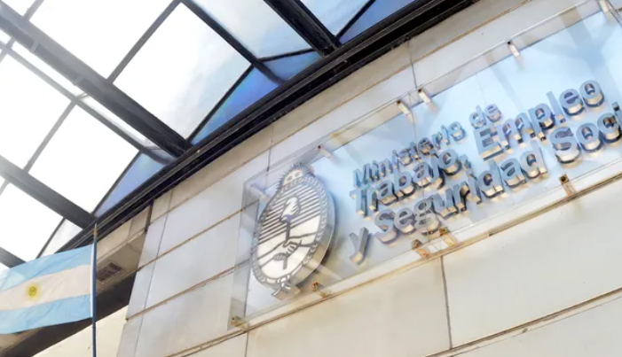 Freno al bono de fin de año para trabajadores rurales: la Mesa de Enlace se unió a CAME para suspender el pago de $50.000