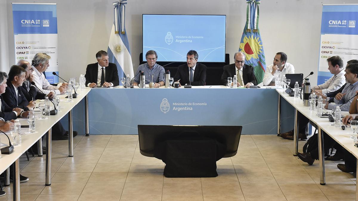 Líneas de créditos, medidas fiscales y suspensión de juicios de AFIP: las medidas de Massa para afrontar la sequía