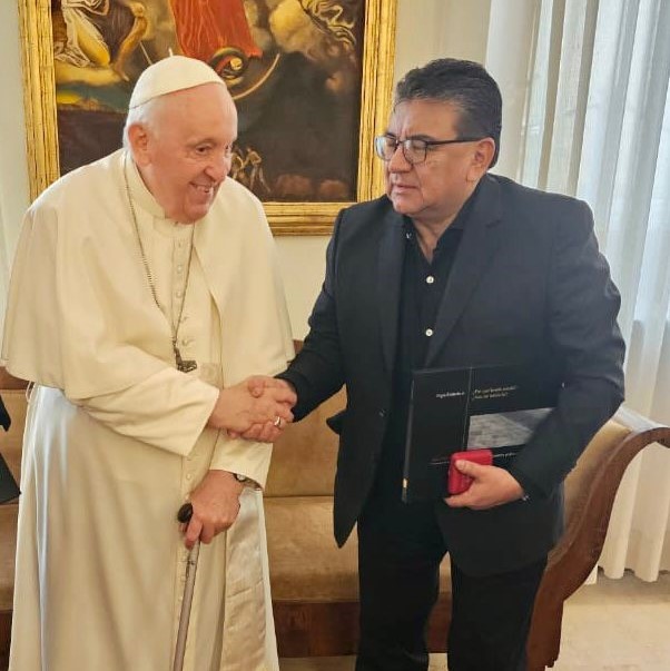 El titular de la UATRE, José Voytenco fue recibido por el Papa Francisco y firmaron un convenio de asistencia alimentaria.