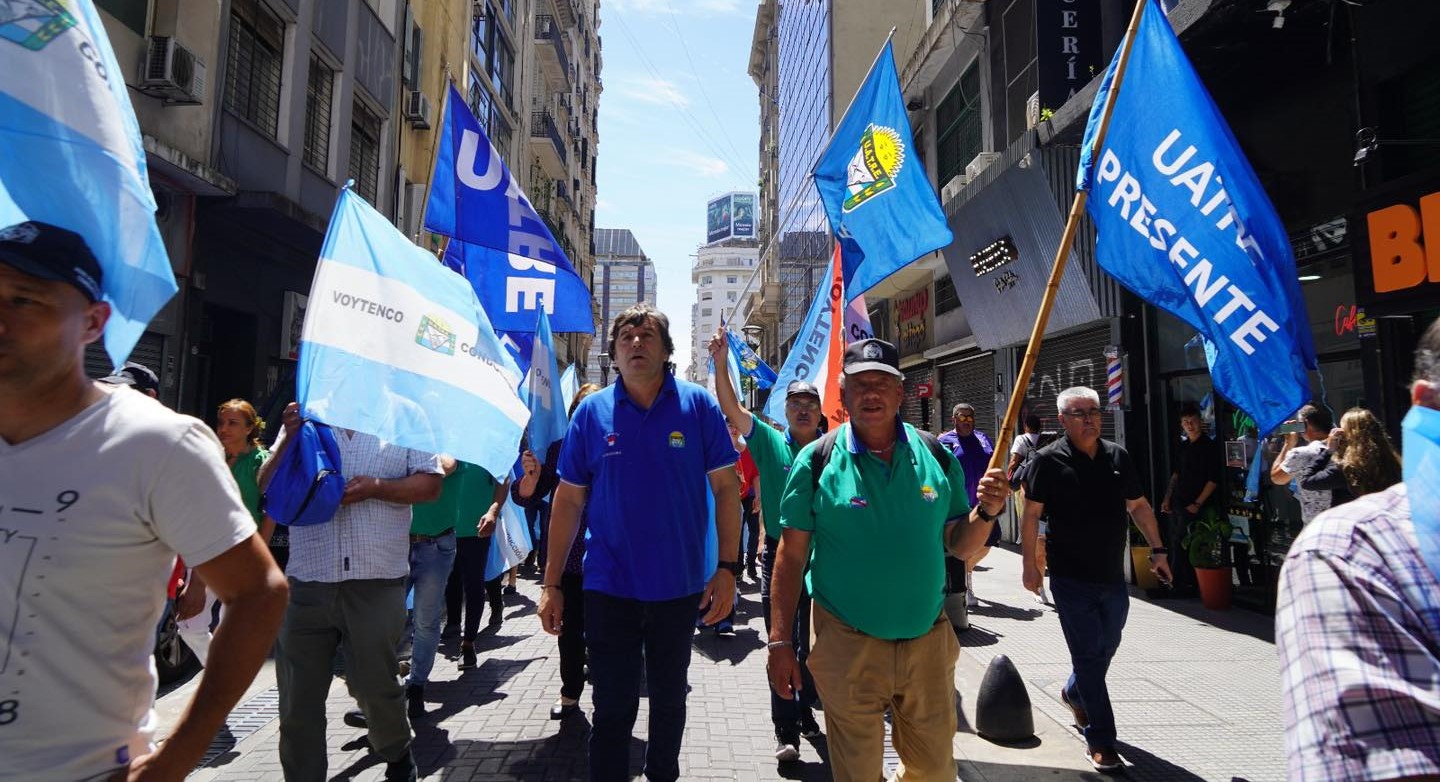 La UATRE para y moviliza al Congreso junto a la CGT contra la reforma laboral de Milei