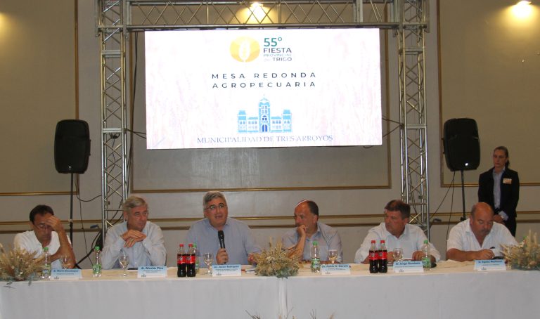 Una Mesa Redonda a la altura del trigo
