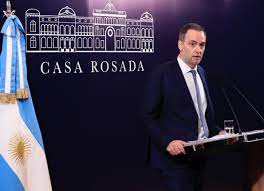 Adorni anunció la modificación de la dosis de la vacuna aftosa para el ganado bovino