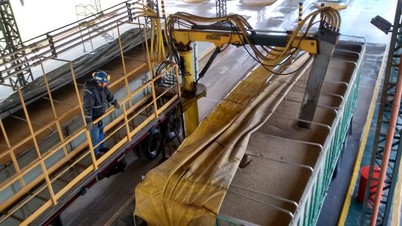 Un fallo judicial autorizó el cobro de una tasa portuaria en Quequén. Reacción de los ruralistas.