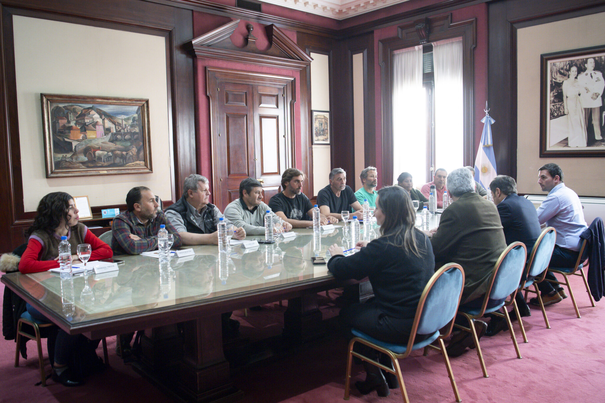 Axel Kicillof recibió a las entidades rurales que no comulgan con las tradicionales gremiales de la Mesa de Enlace