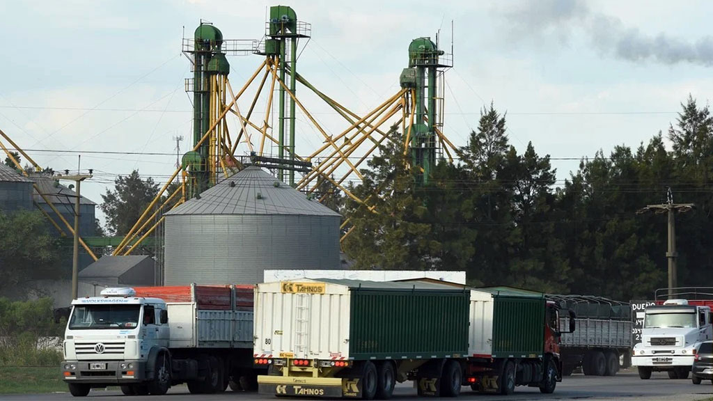 Advierten que el transporte de carga podría paralizarse en todo el país