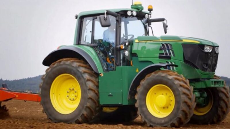 John Deere lanza sus primeros tractores eléctricos con hasta cinco paquetes de baterías