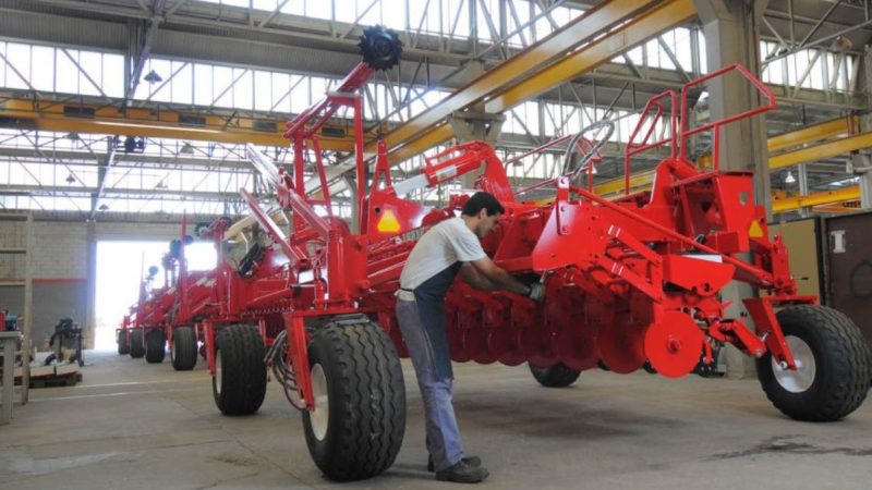 La maquinaria agrícola cerró noviembre con otro mes en rojo, pero 2026 asoma como punto de inflexión