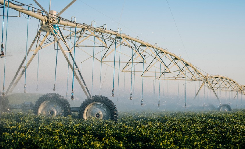 Impulsan el riego agropecuario con baja del IVA y beneficios fiscales