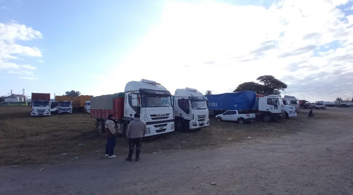 Transporte de cargas en alerta: Piden suba de tarifas y crece la tensión en la región.
