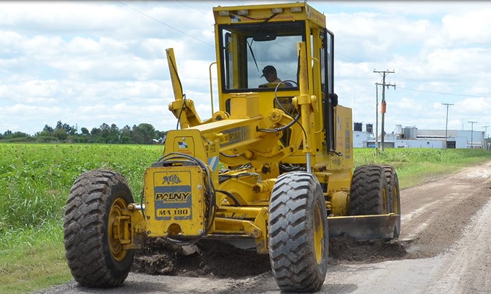 Necochea espera definiciones sobre la emergencia agropecuaria mientras continúa la recuperación de los caminos rurales.