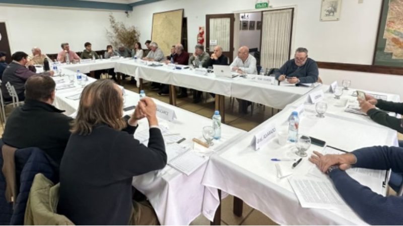 La política sanitaria vuelve a enfrentar al Gobierno con el campo: CARBAP rechazó la desregulación de la vacunación