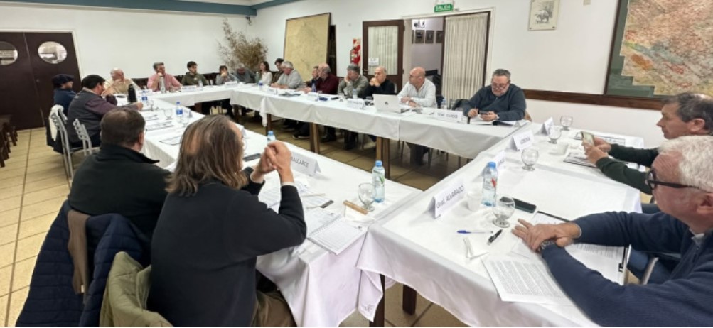 La política sanitaria vuelve a enfrentar al Gobierno con el campo: CARBAP rechazó la desregulación de la vacunación