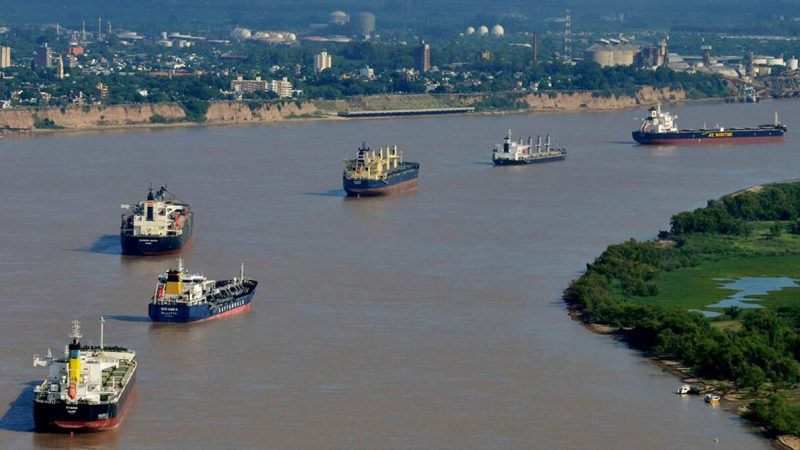 La Hidrovía alcanzará 39,4 pies de calado en cinco años y crece el debate por la logística del Gran Rosario