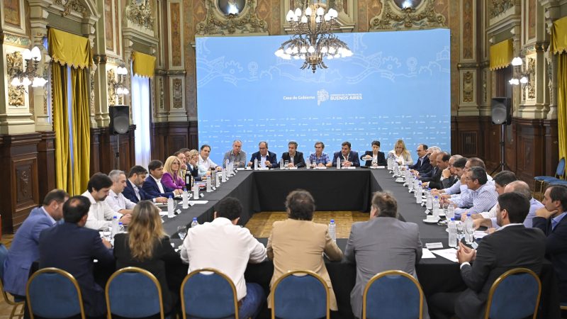Kicillof presentó un plan de $2,3 billones para prevenir los efectos de un posible “Súper Niño” en la Provincia